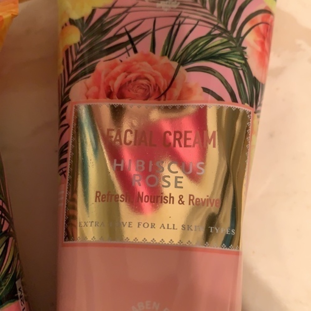 Beauty,  Bundle - Picture 6 of 8